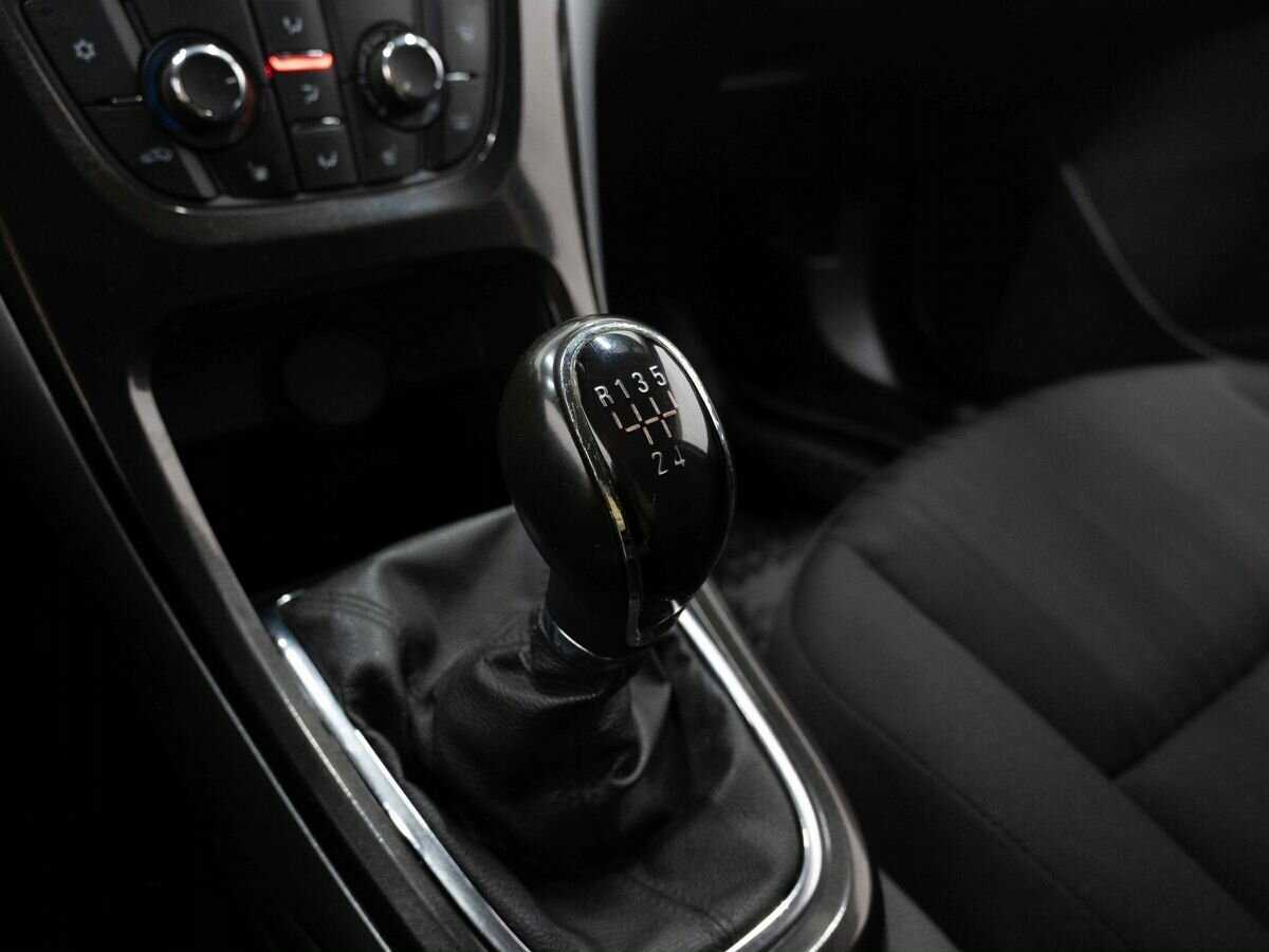 Opel Astra с пробегом — 2013 год. Фото: #19