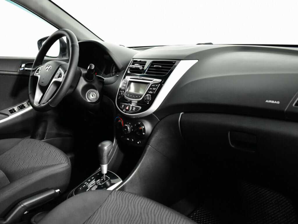 Hyundai Solaris с пробегом — 2013 год. Фото: #8