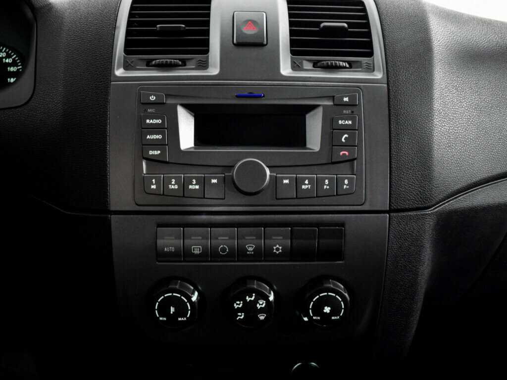 УАЗ Patriot с пробегом — 2015 год. Фото: #13