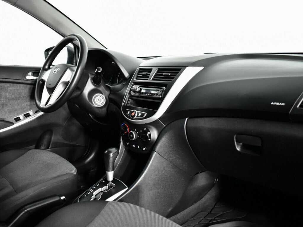 Hyundai Solaris с пробегом — 2012 год. Фото: #8