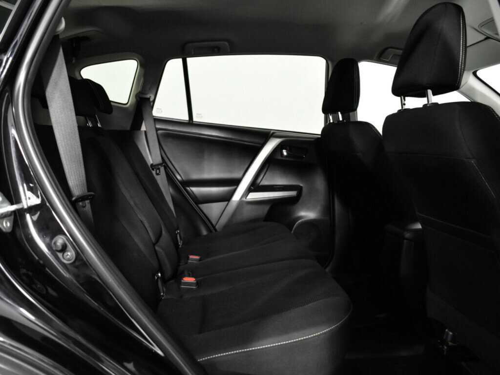 Toyota RAV4 с пробегом — 2018 год. Фото: #9