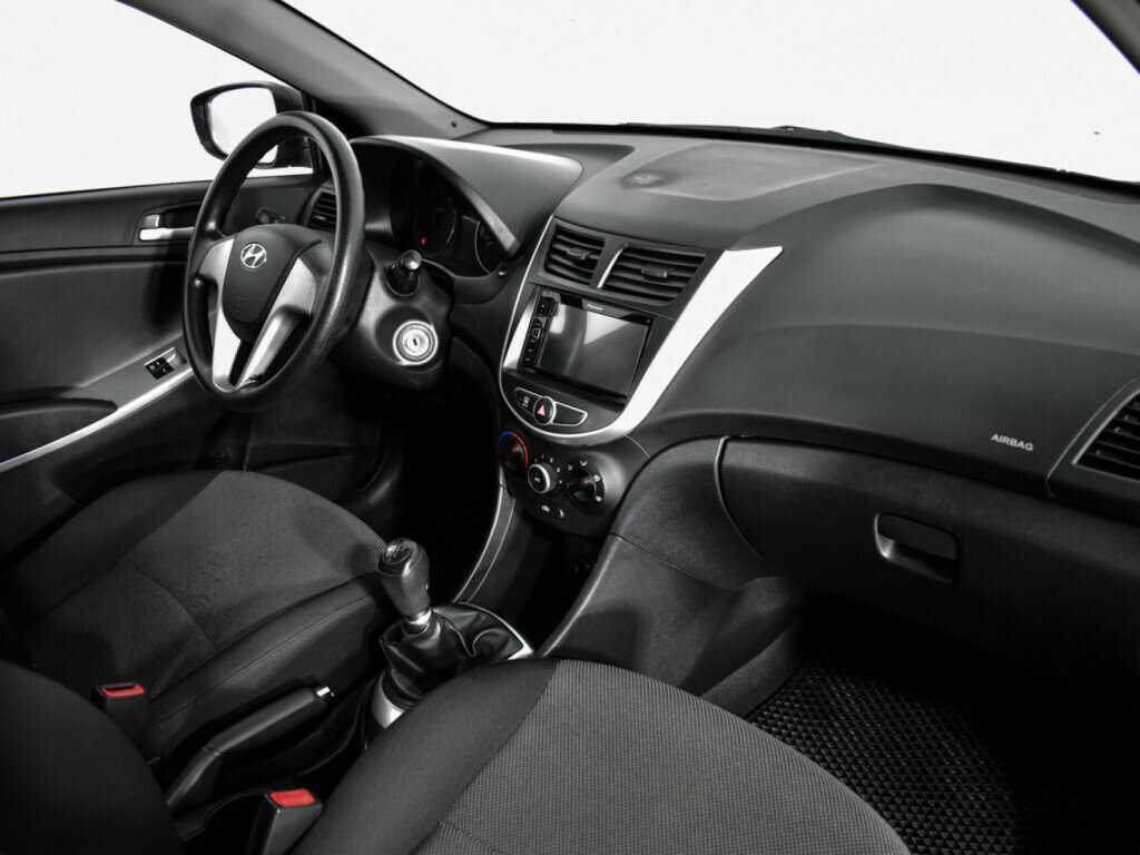 Hyundai Solaris с пробегом — 2013 год. Фото: #7