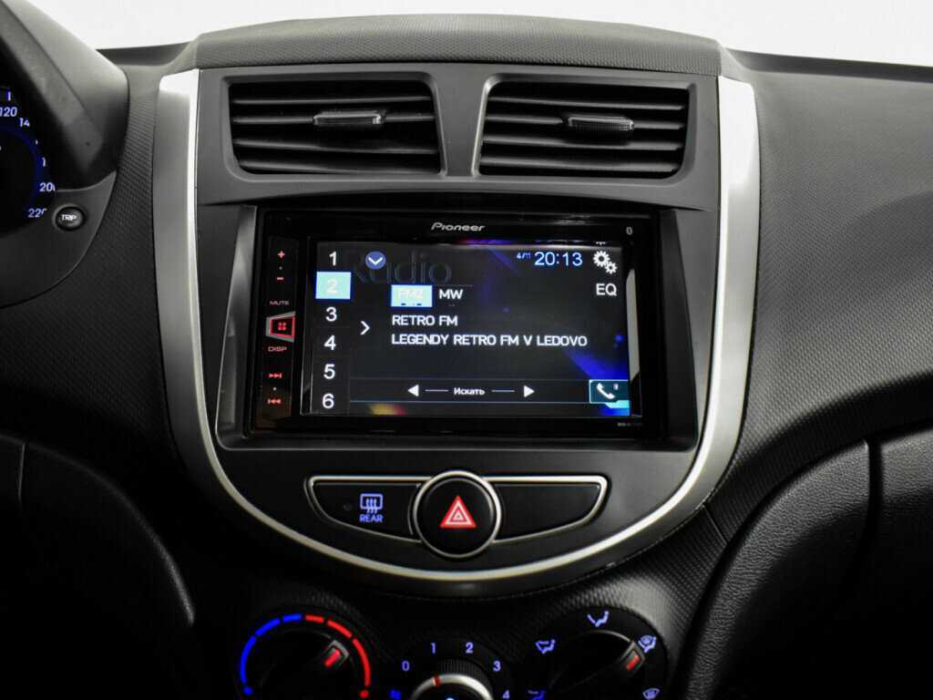 Hyundai Solaris с пробегом — 2013 год. Фото: #10