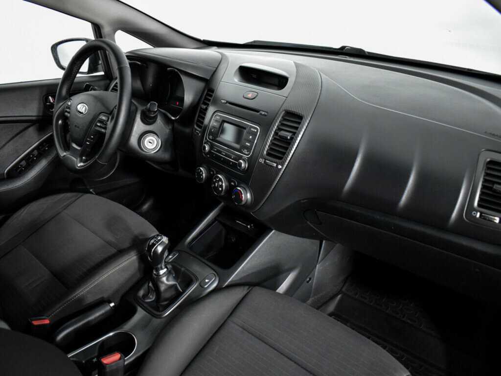 Kia Cerato с пробегом — 2015 год. Фото: #10
