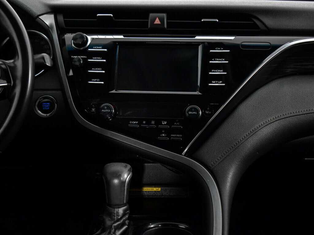 Toyota Camry с пробегом — 2018 год. Фото: #12