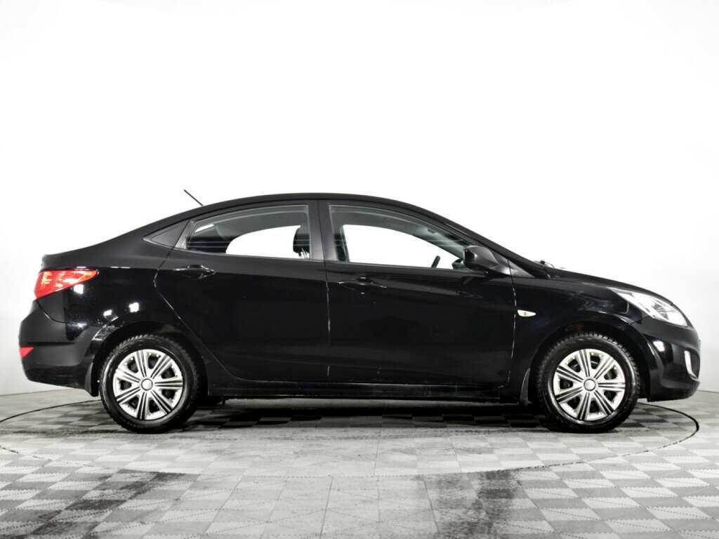 Hyundai Solaris с пробегом — 2012 год. Фото: #1