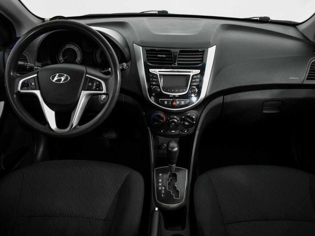 Hyundai Solaris с пробегом — 2012 год. Фото: #9