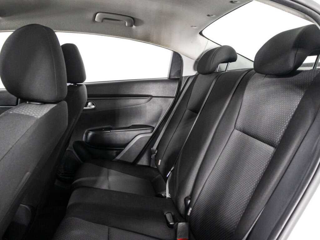 Kia Rio с пробегом — 2020 год. Фото: #9