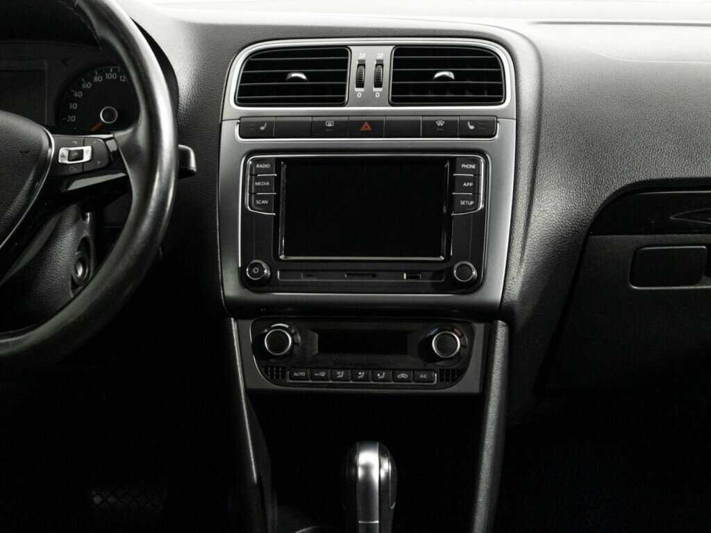 Volkswagen Polo с пробегом — 2018 год. Фото: #13