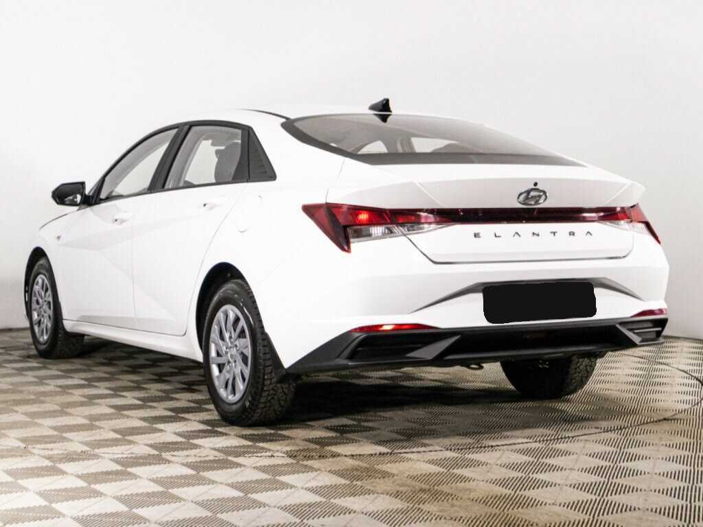 Hyundai Elantra с пробегом — 2021 год. Фото: #6