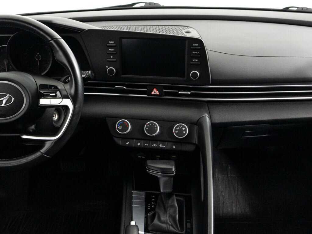 Hyundai Elantra с пробегом — 2021 год. Фото: #13