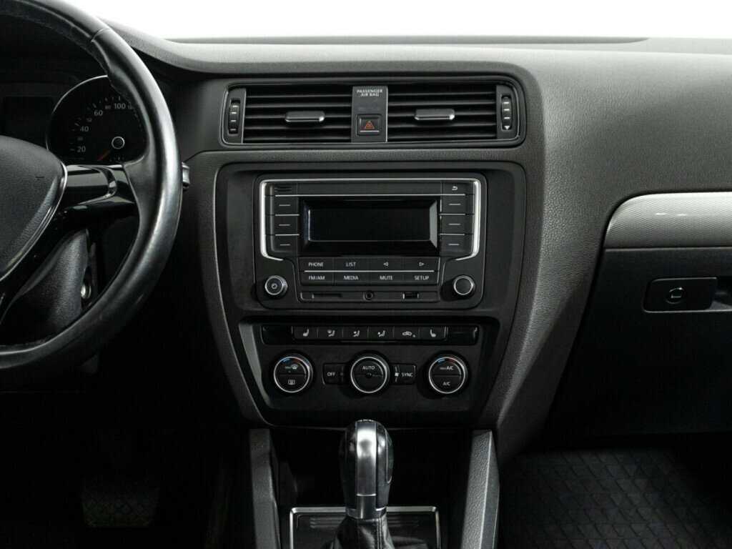 Volkswagen Jetta с пробегом — 2016 год. Фото: #13