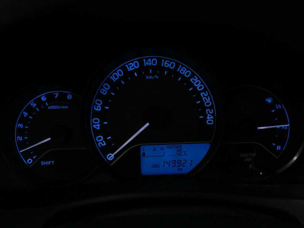 Toyota Auris с пробегом — 2014 год. Фото: #11