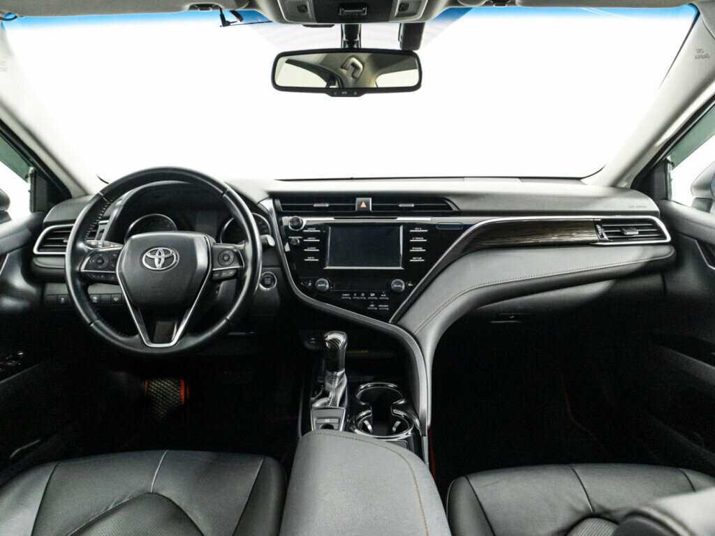 Toyota Camry с пробегом — 2020 год. Фото: #12