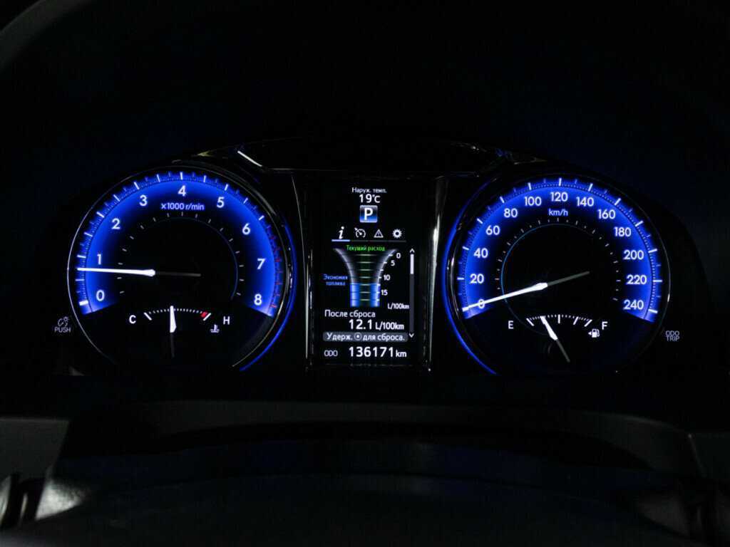 Toyota Camry с пробегом — 2016 год. Фото: #11
