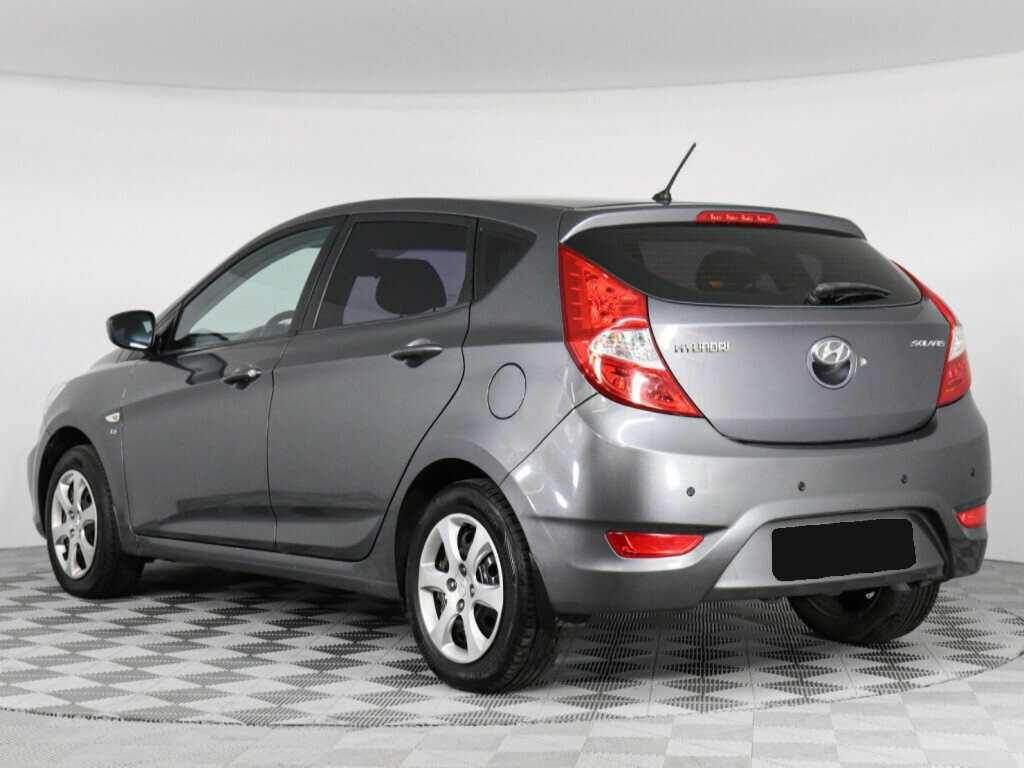 Hyundai Solaris с пробегом — 2012 год. Фото: #3