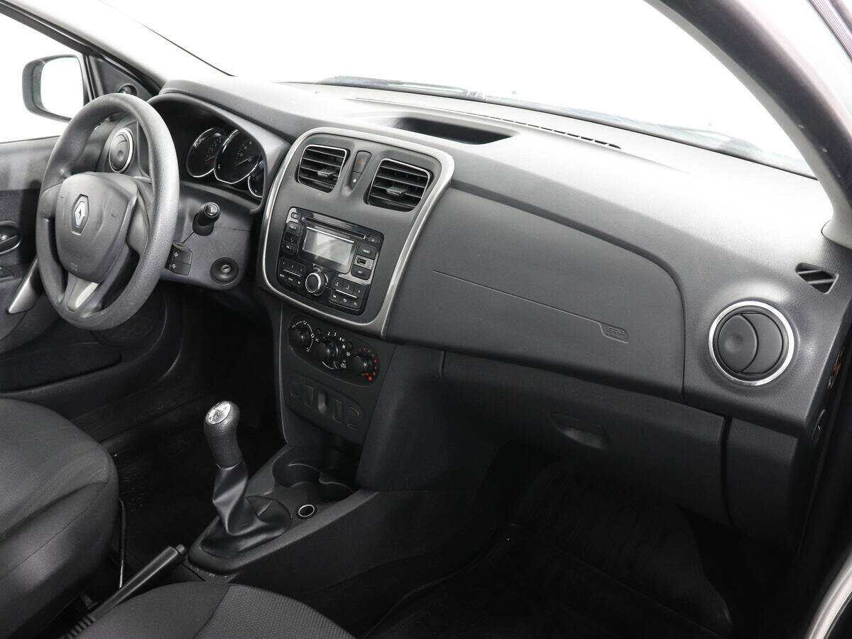 Renault Logan с пробегом — 2014 год. Фото: #5