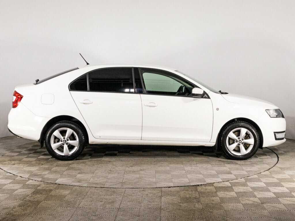 Skoda Rapid с пробегом — 2015 год. Фото: #3