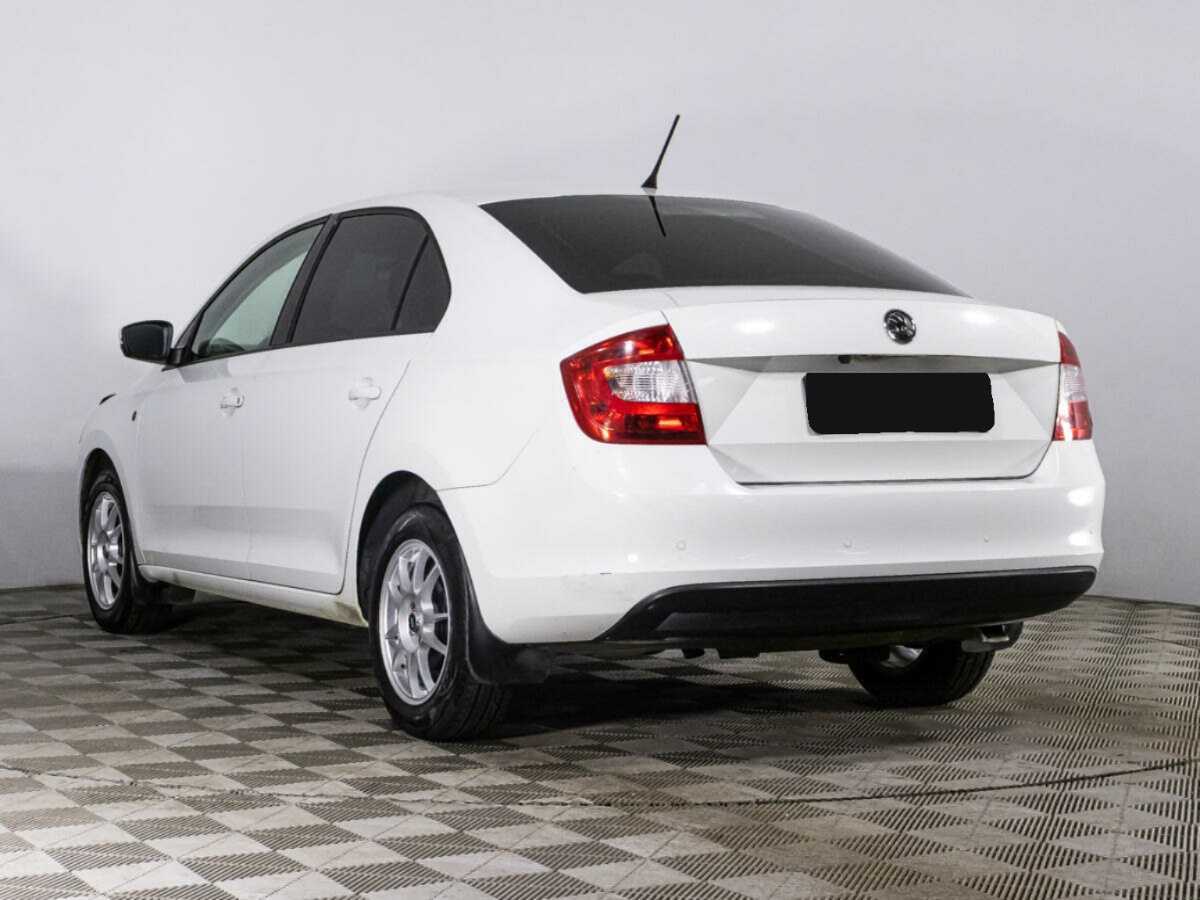 Skoda Rapid с пробегом — 2014 год. Фото: #6