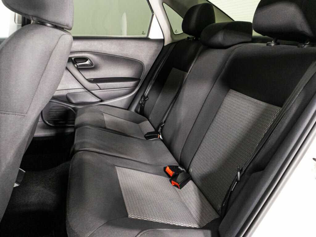 Volkswagen Polo с пробегом — 2013 год. Фото: #9