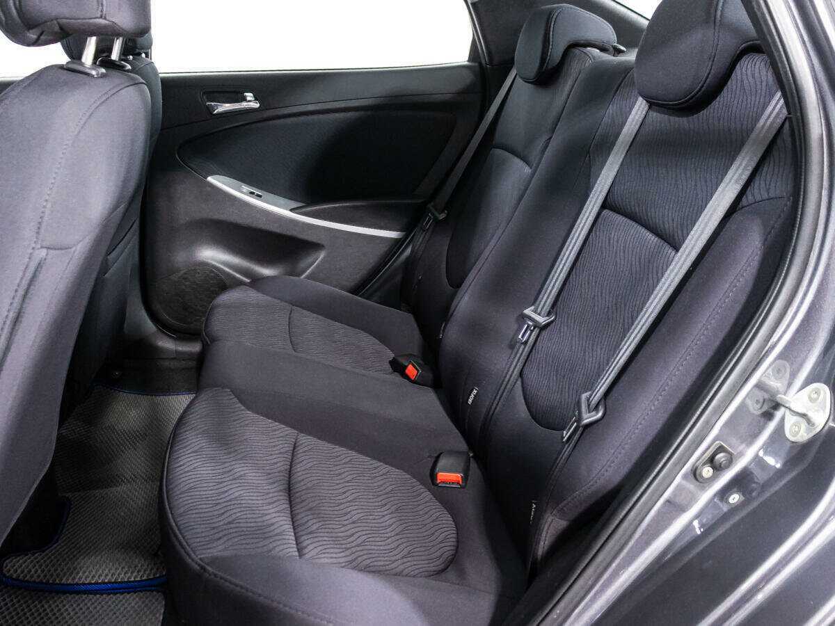 Hyundai Solaris с пробегом — 2014 год. Фото: #9