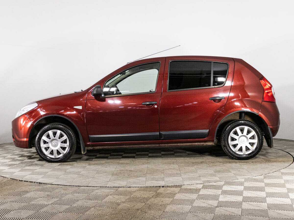 Renault Sandero с пробегом — 2012 год. Фото: #7