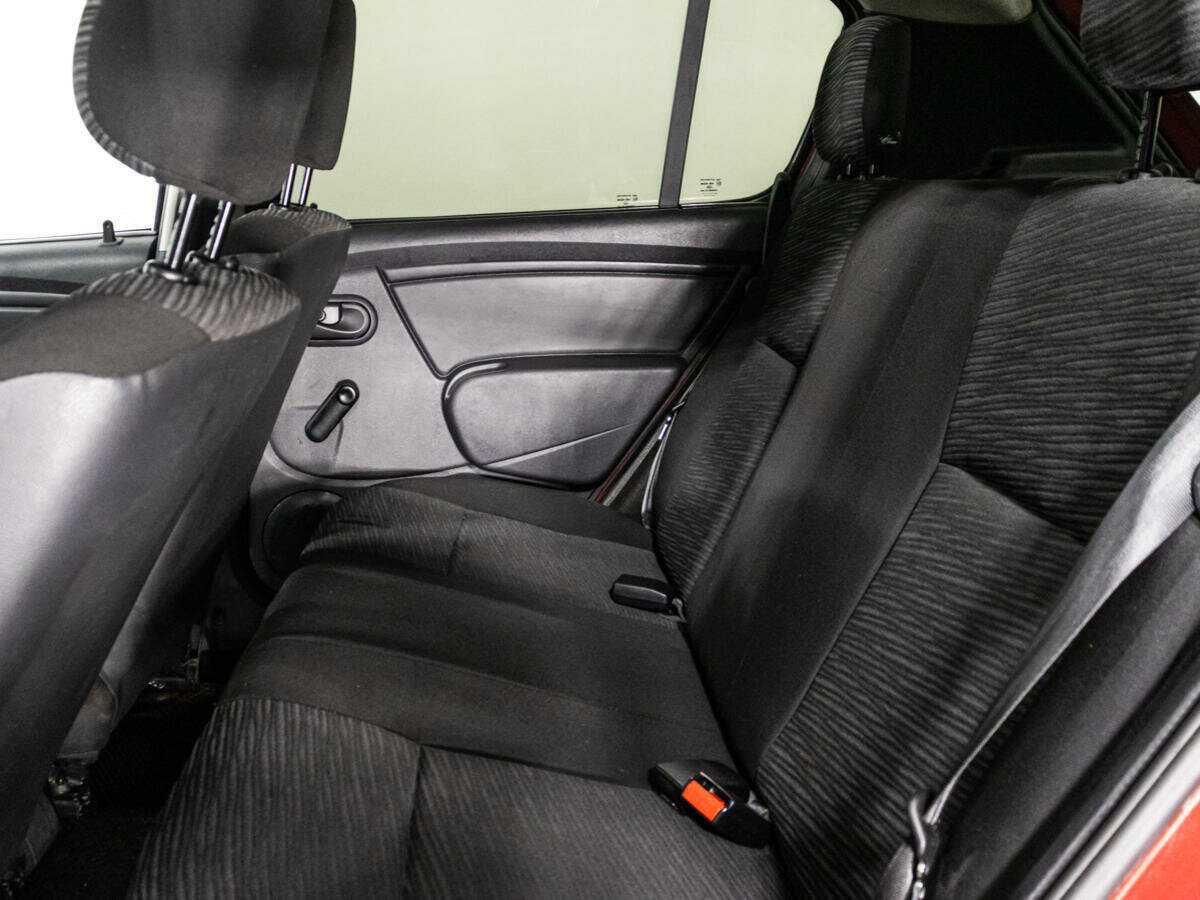 Renault Sandero с пробегом — 2012 год. Фото: #9