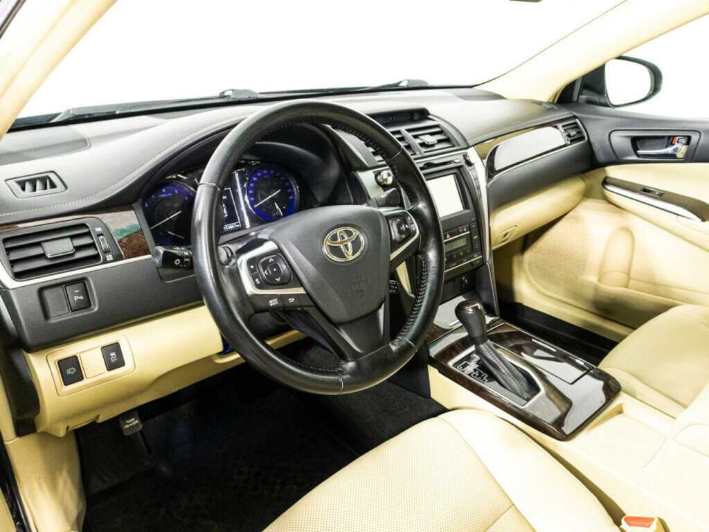 Toyota Camry с пробегом — 2017 год. Фото: #9