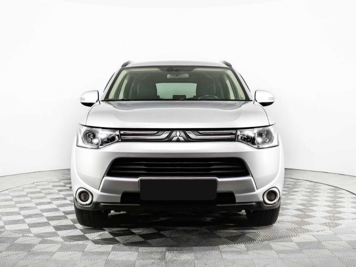 Mitsubishi Outlander с пробегом — 2012 год. Фото: #1