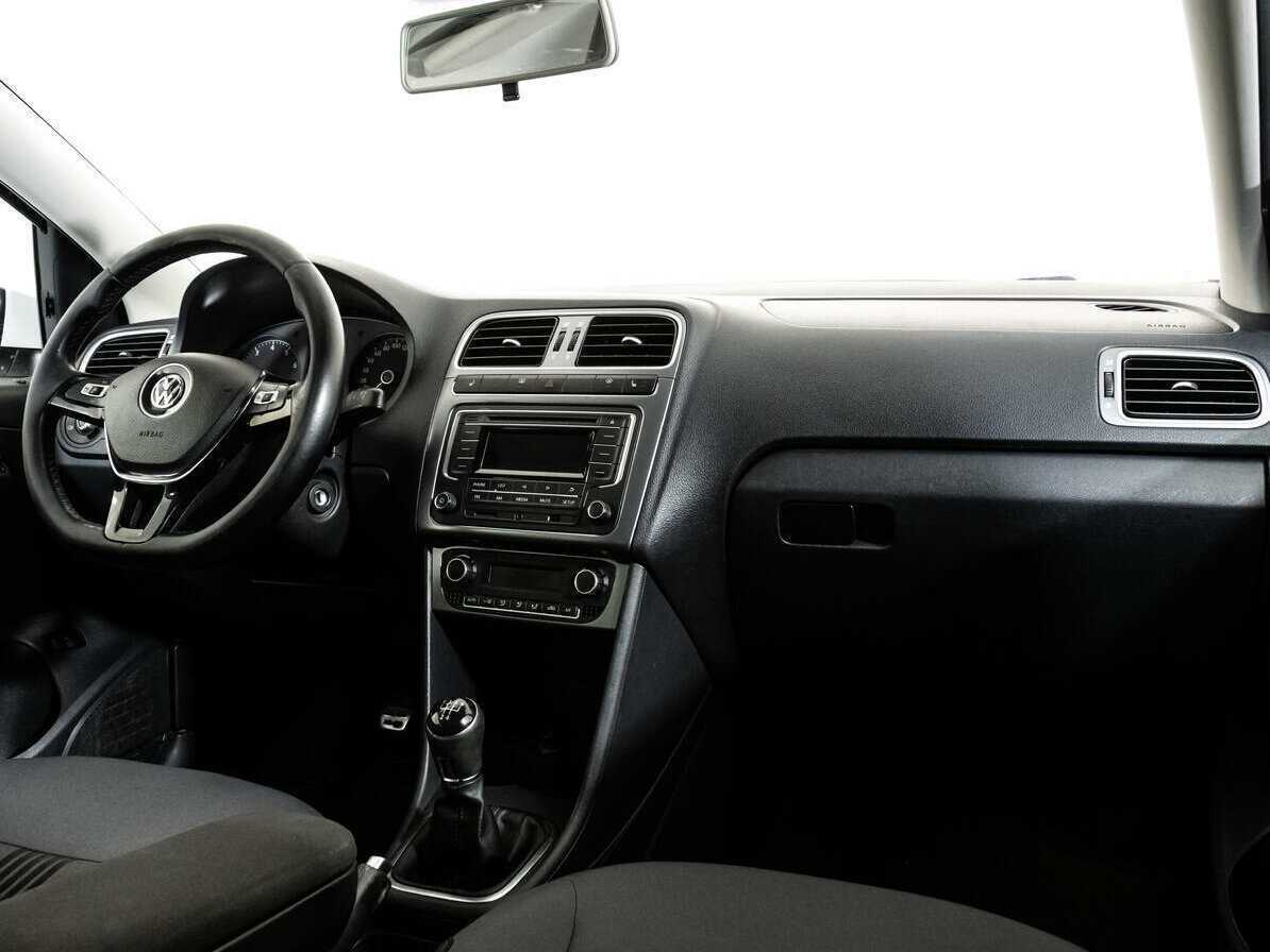 Volkswagen Polo с пробегом — 2016 год. Фото: #8