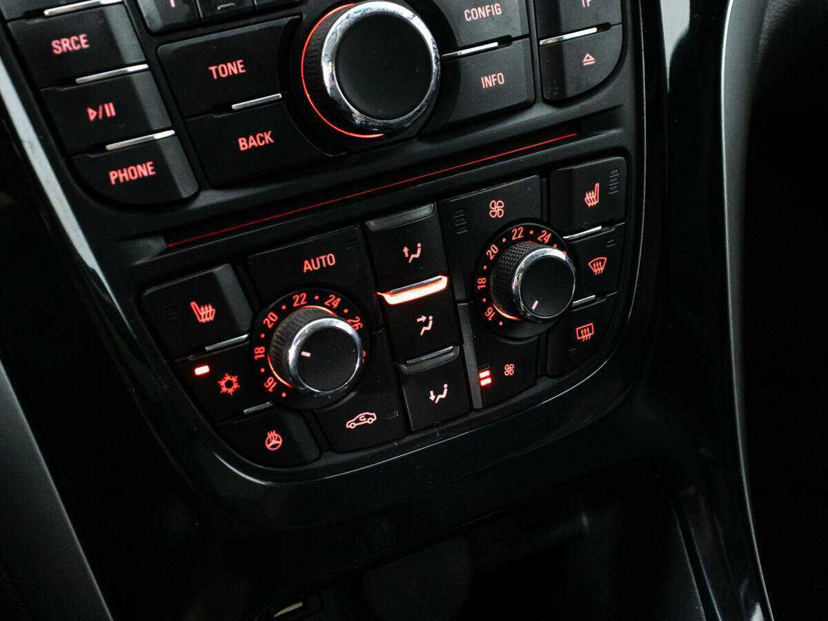 Opel Astra с пробегом — 2015 год. Фото: #16