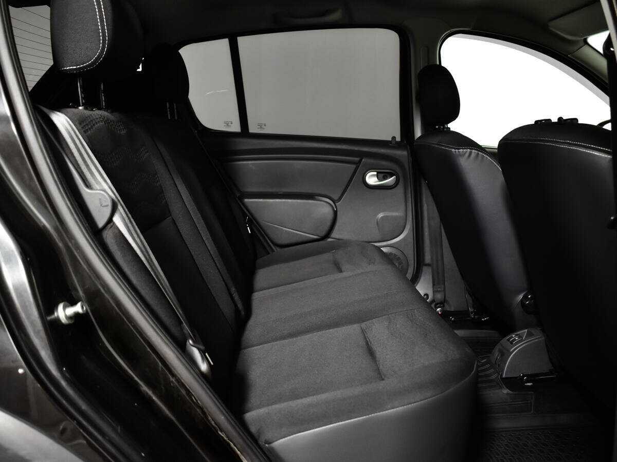 Renault Sandero с пробегом — 2012 год. Фото: #9