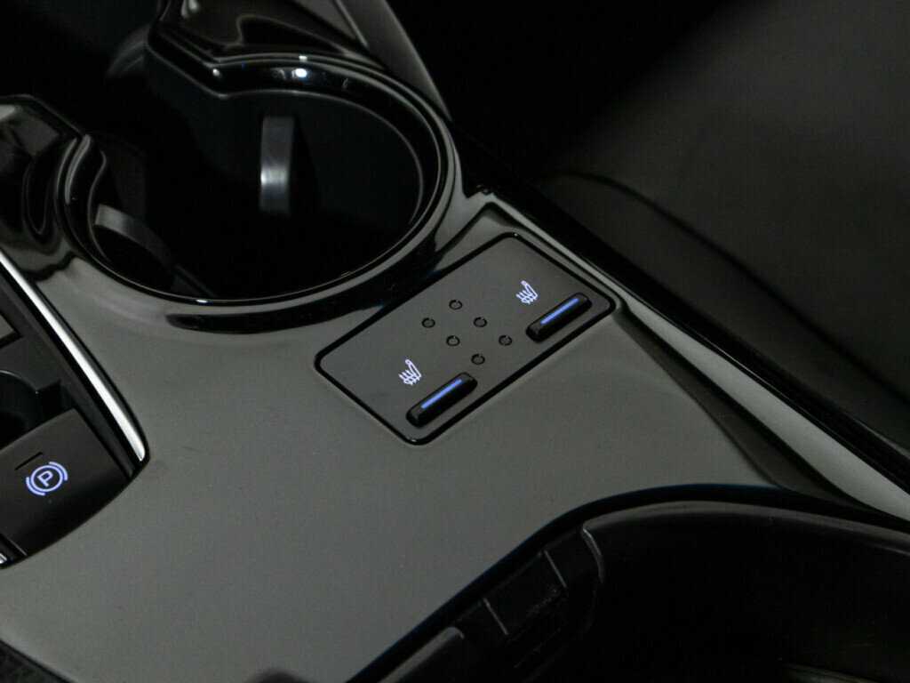 Toyota Camry с пробегом — 2018 год. Фото: #16