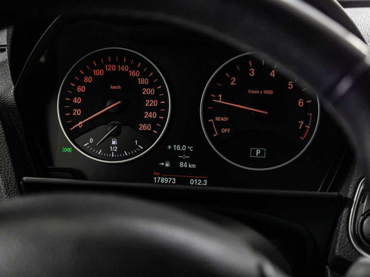 BMW 1 серии с пробегом — 2012 год. Фото: #10