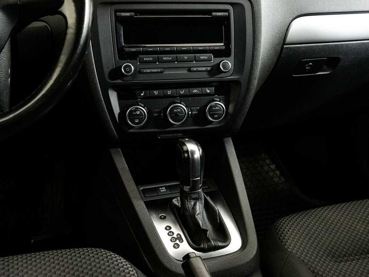 Volkswagen Jetta с пробегом — 2012 год. Фото: #9