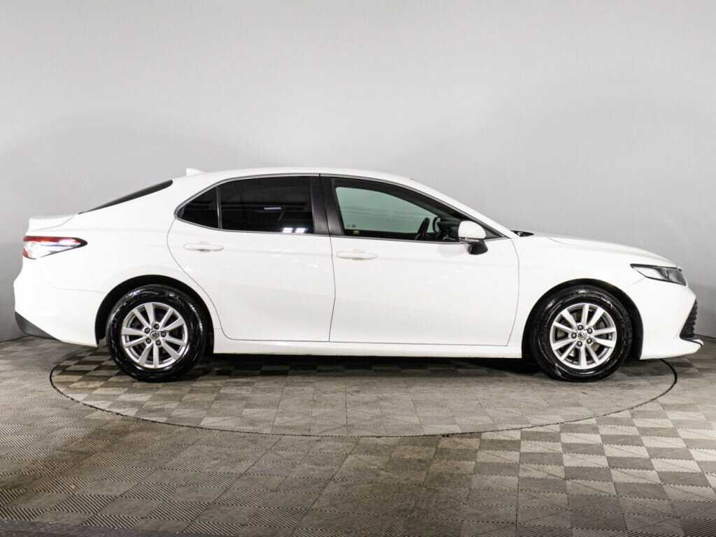 Toyota Camry с пробегом — 2018 год. Фото: #3