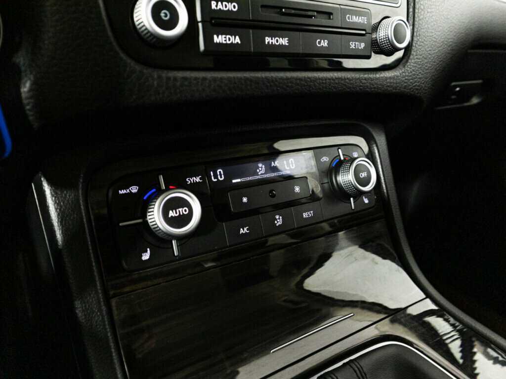 Volkswagen Touareg с пробегом — 2015 год. Фото: #17