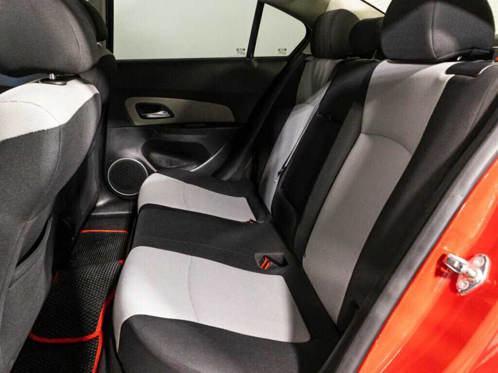 Chevrolet Cruze с пробегом — 2012 год. Фото: #9