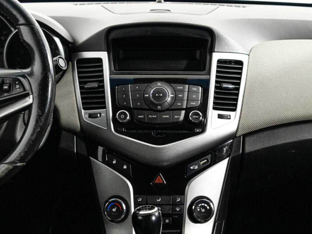 Chevrolet Cruze с пробегом — 2012 год. Фото: #13