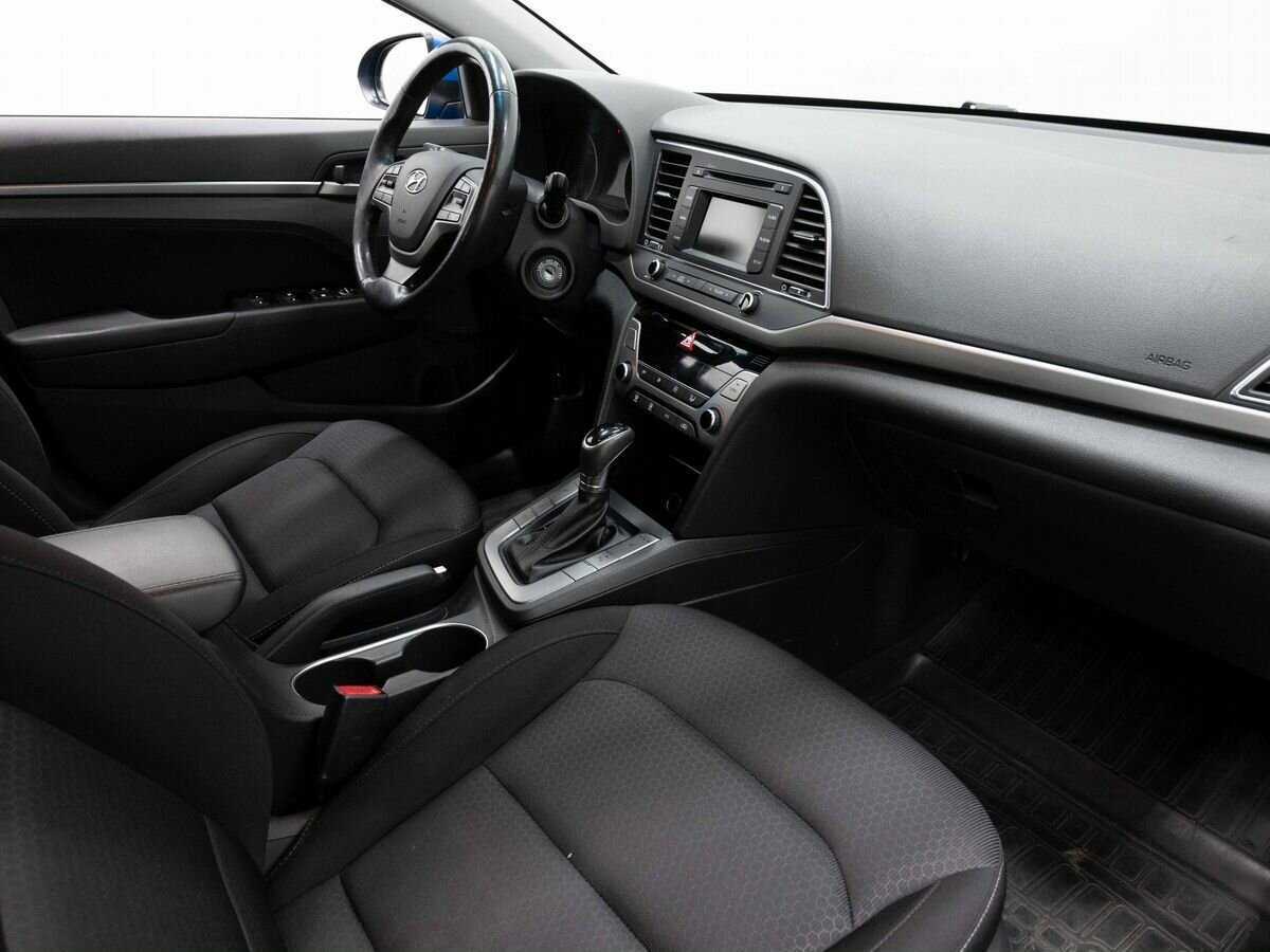Hyundai Elantra с пробегом — 2017 год. Фото: #9