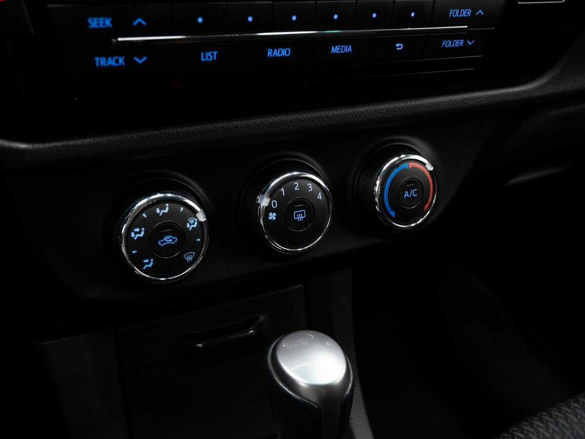 Toyota Corolla с пробегом — 2015 год. Фото: #18