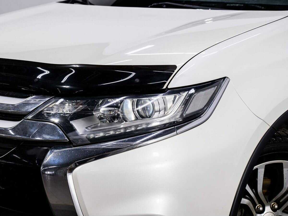 Mitsubishi Outlander с пробегом — 2015 год. Фото: #6