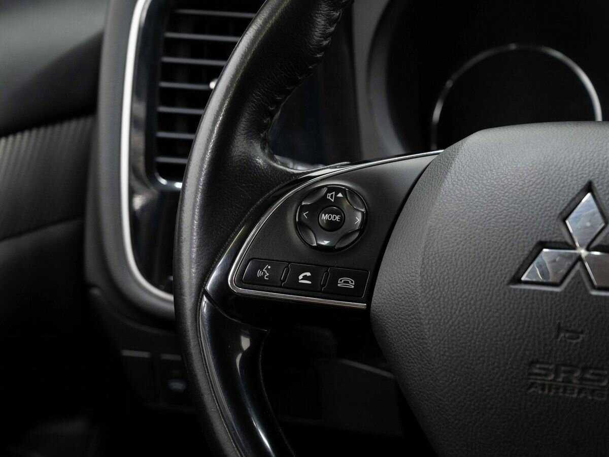 Mitsubishi Outlander с пробегом — 2015 год. Фото: #16