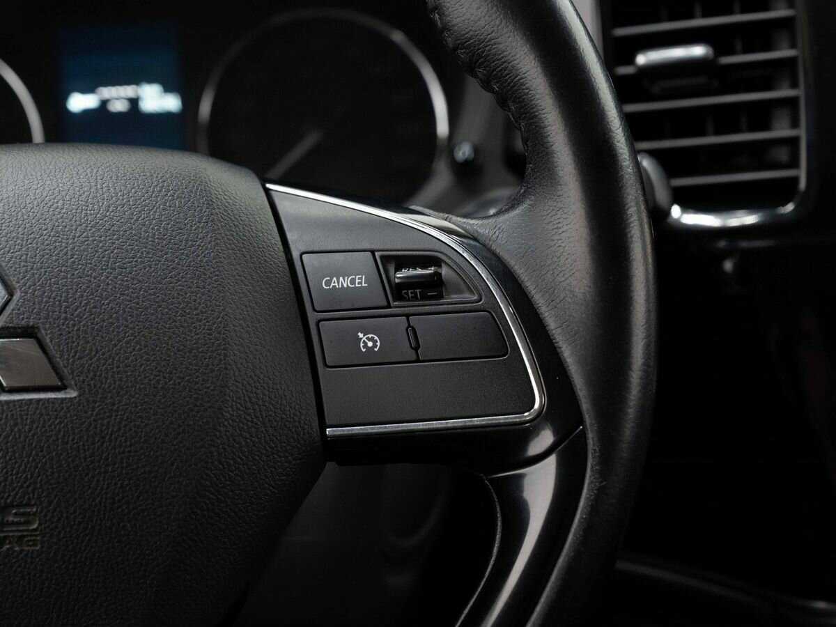 Mitsubishi Outlander с пробегом — 2015 год. Фото: #17