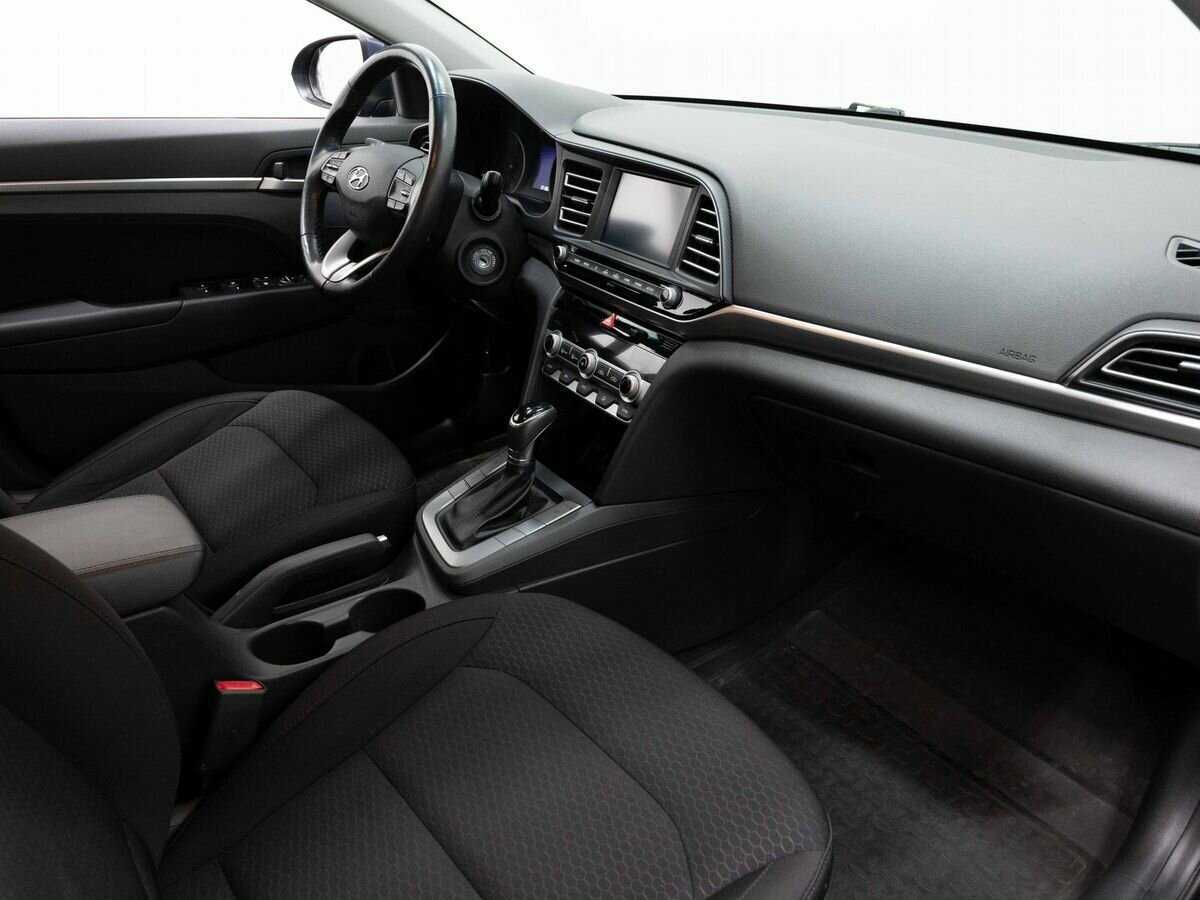 Hyundai Elantra с пробегом — 2020 год. Фото: #12