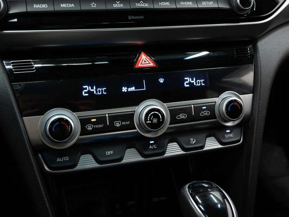 Hyundai Elantra с пробегом — 2020 год. Фото: #22