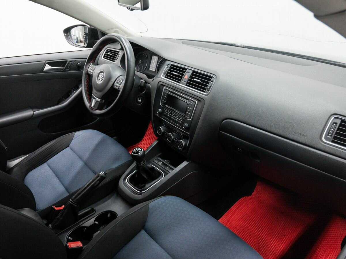 Volkswagen Jetta с пробегом — 2013 год. Фото: #6