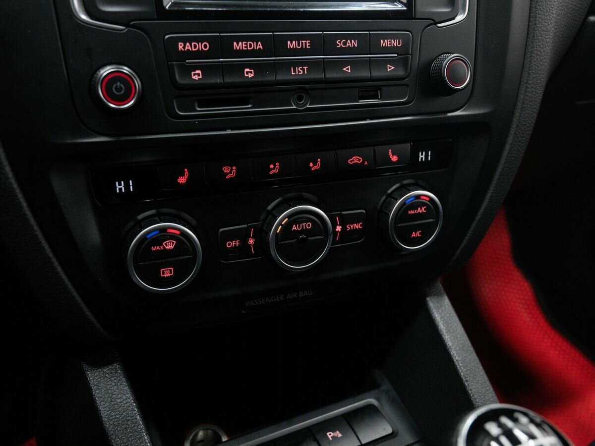 Volkswagen Jetta с пробегом — 2013 год. Фото: #17