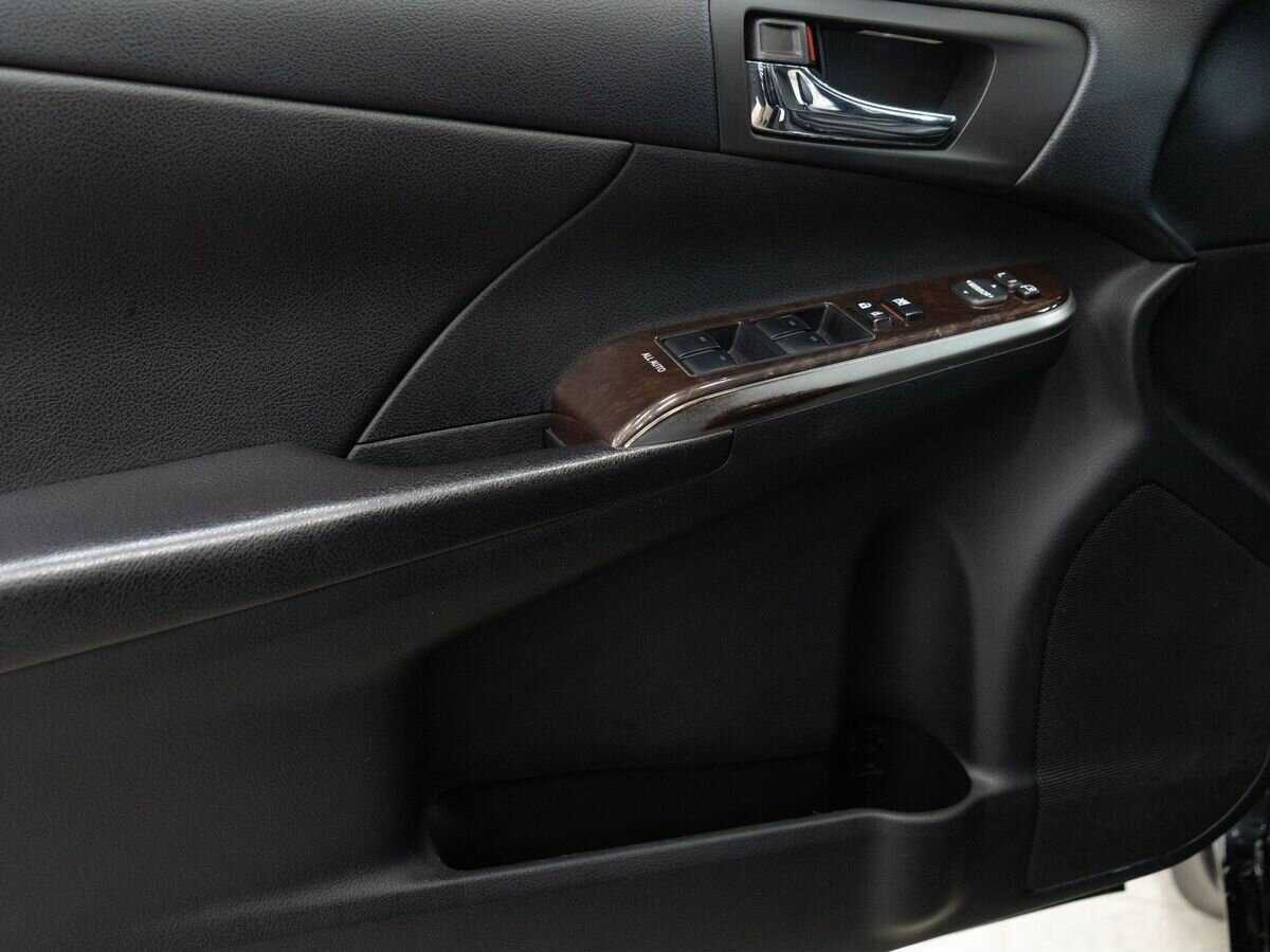 Toyota Camry с пробегом — 2017 год. Фото: #13
