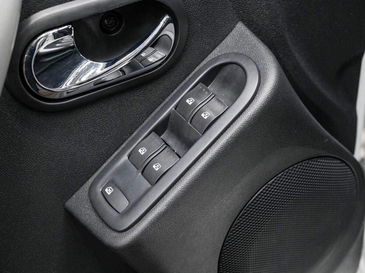 Nissan Terrano с пробегом — 2015 год. Фото: #15